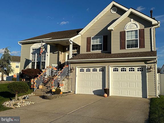 4th image of 4 Sylvan Ct