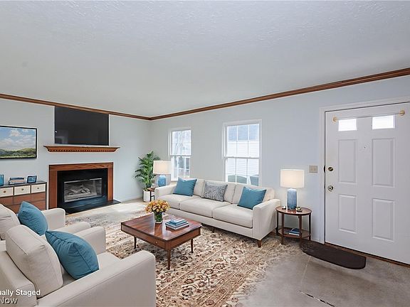 3rd image of 2217 Heather Ln #5