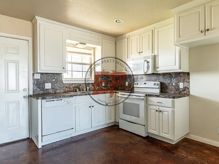 2826 Jerry Mashek Dr — Photo 12
