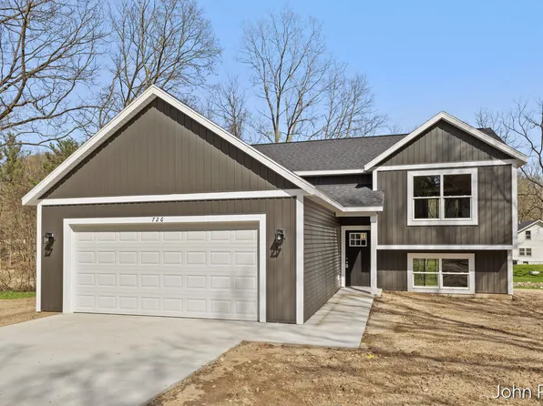 726 S Lincoln St, Greenville, MI 48838