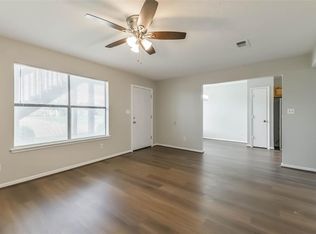 2546 S Texas Ave #B, Pearland, TX 77581