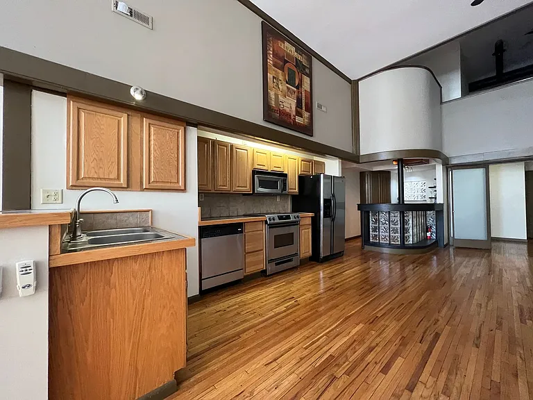 313 Park Central E #302 — Photo 2