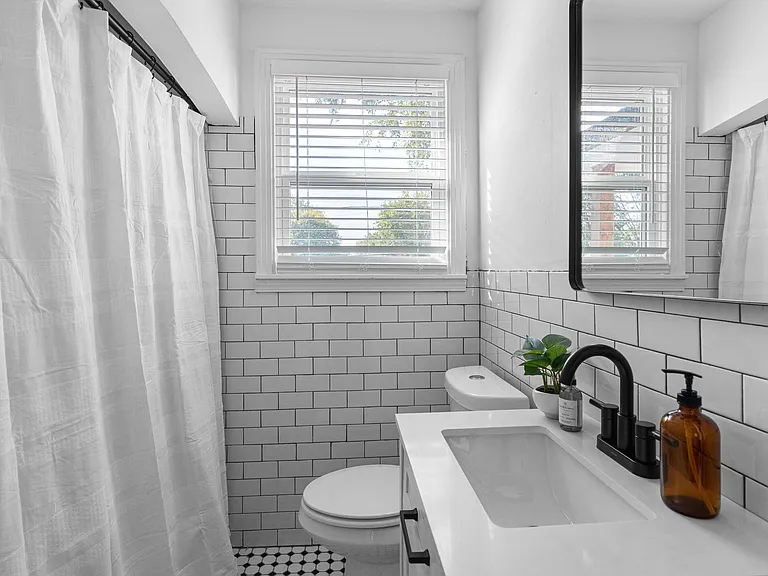 1023 Seymour Ave — Photo 12