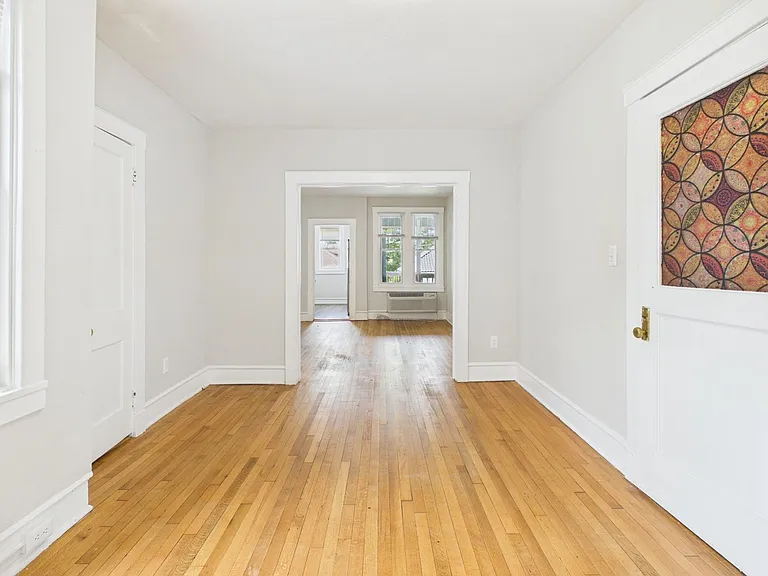 2400 Barton Ave — Photo 24