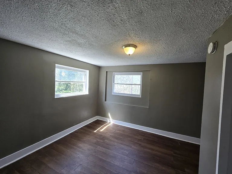 107 Hollyberry Ln — Photo 7