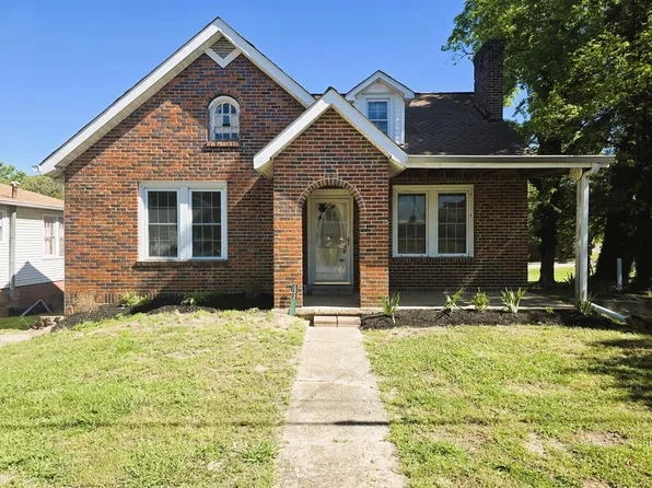 122 W Lake St, Camden, TN 38320