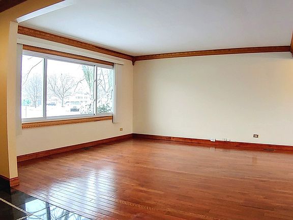 5th image of 4160 N Victoria Dr