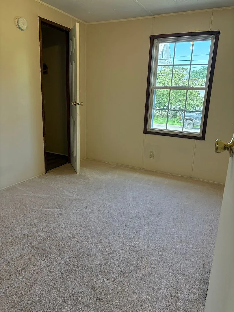 208 Hunter St, Glenville WV — Photo 4