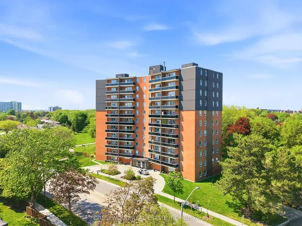 3145 Queen Frederica Dr #506, Mississauga, ON L4Y 3A7