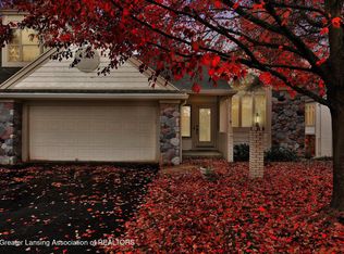 6911 Springtree Ln, Lansing, MI 48917