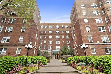 280 Ocean Parkway in Kensington