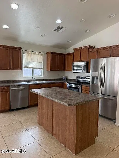 4 bed, 2.0 bath, 1921 sqft, $2,100 — Photo 3