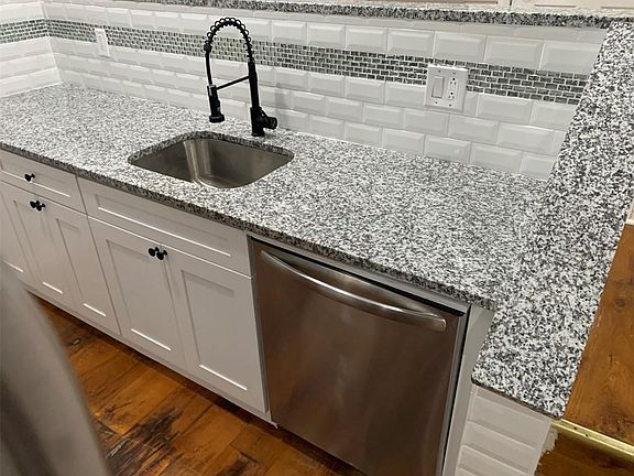 3rd image of 4009 Haverford Ave Floor 2