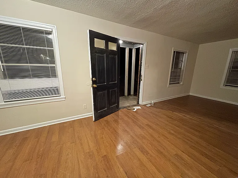 1661 Valley Ave — Photo 13