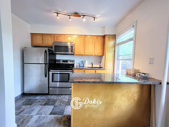 2nd image of 2113 28th St #2