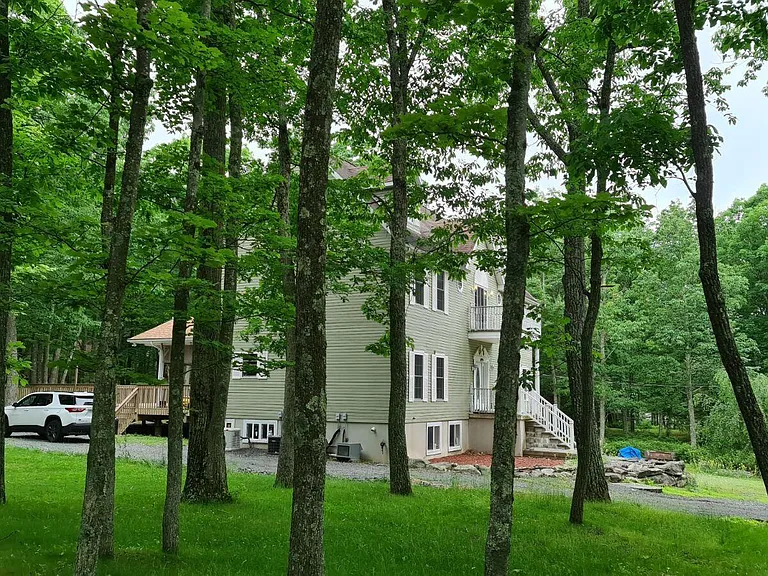 110 Stallion Dr — Photo 8