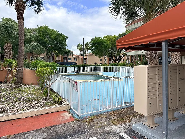 17600 NW 68th Ave #B2004 — Photo 29