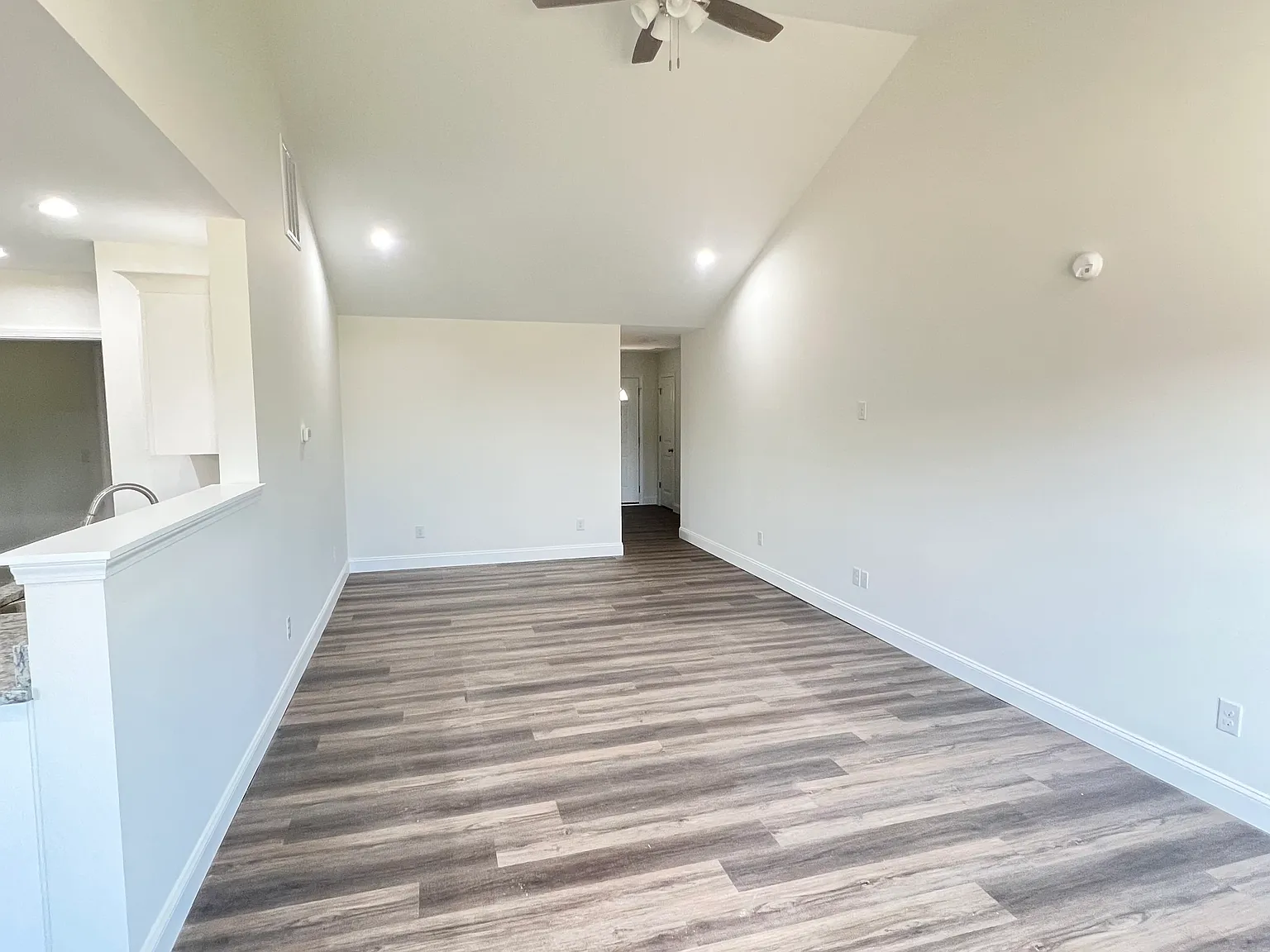 3 bed, 1298 sqft, $2,200 — Photo 3