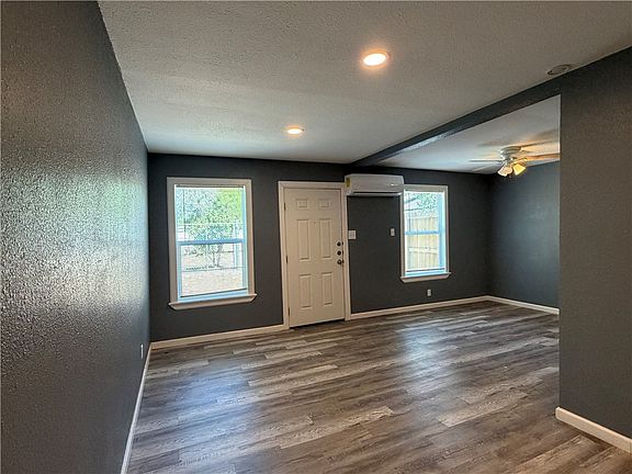 5th image of 2725 Deer St #B