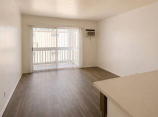 18366 Collins St #1, Tarzana, CA 91356