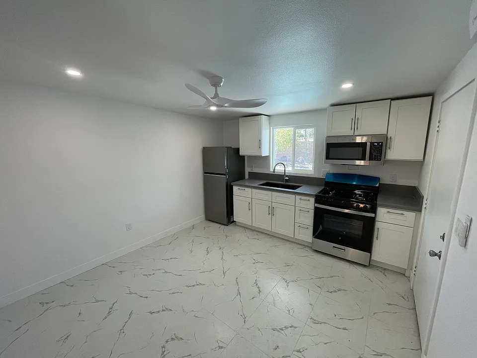 508 Desert View Dr #6