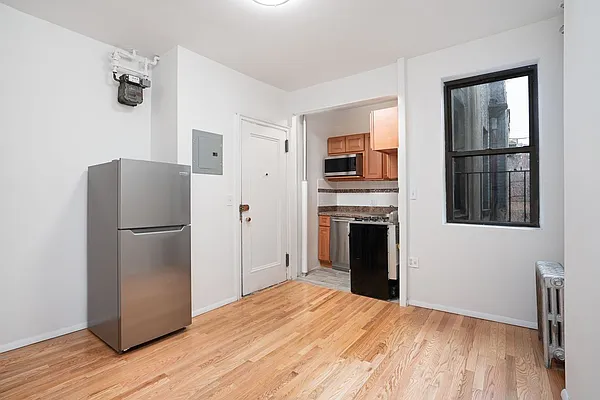 Rented by Waldstar Real Estate LLC | media 16