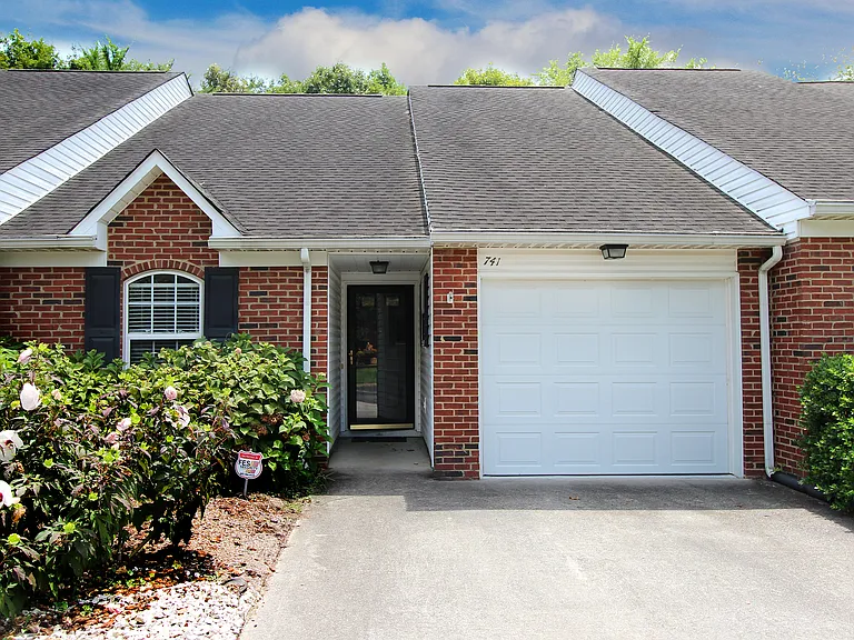 741 Harbor Way — Photo 3