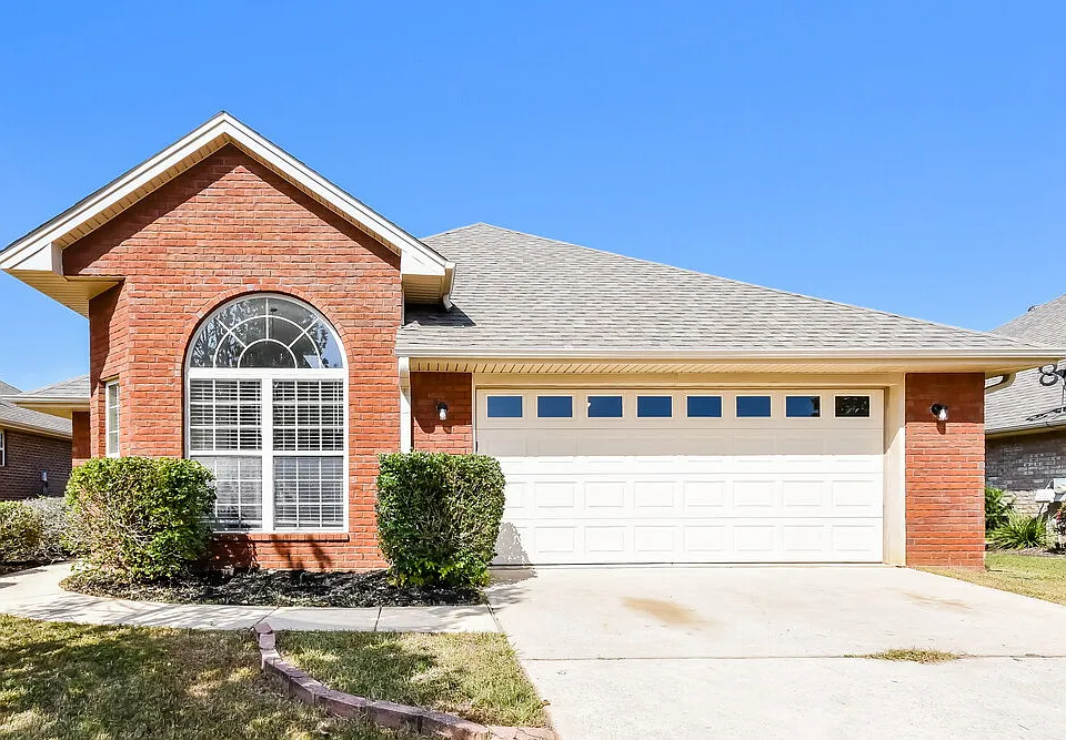 2067 Edgewood Dr
