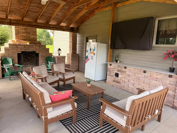 5062 Meadowview Ln, Oconto Falls, WI 54154