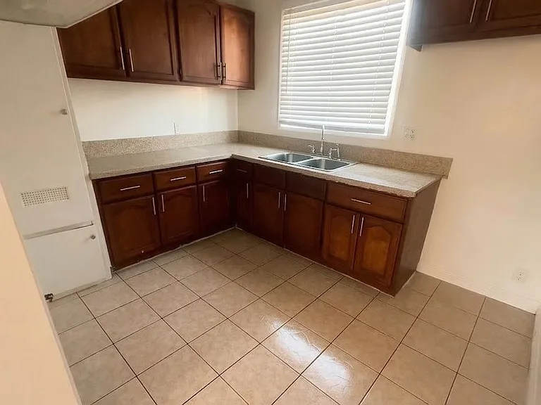 2715 San Marino St #5.5 — Photo 2