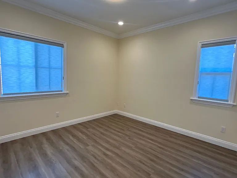 5552 Welland Ave — Photo 10