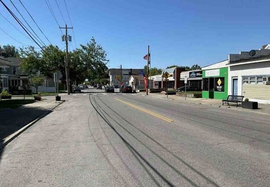 Exterior Neighborhood (street photo)