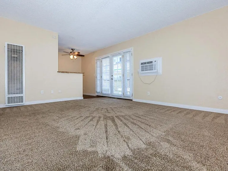 Dorado Plaza Apartments — Photo 32