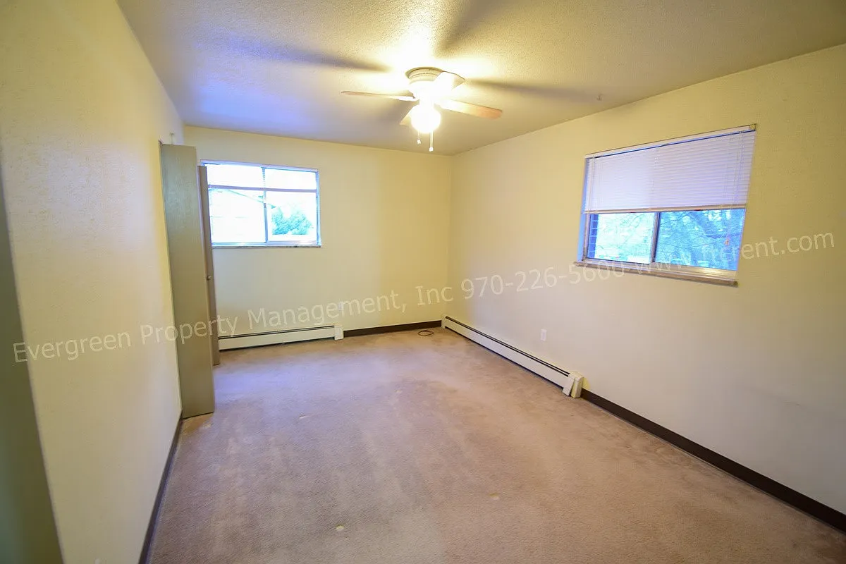 927 James Ct — Photo 2