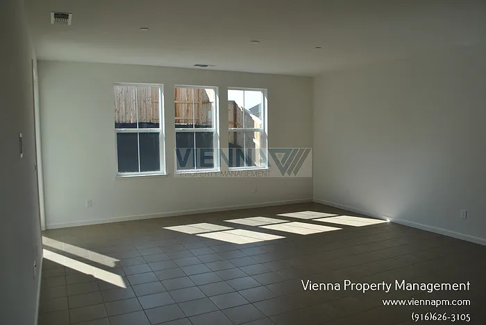 101 Chesapeake Ct — Photo 11