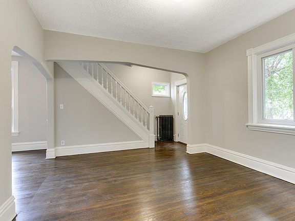 3rd image of 95 Winnipeg Ave