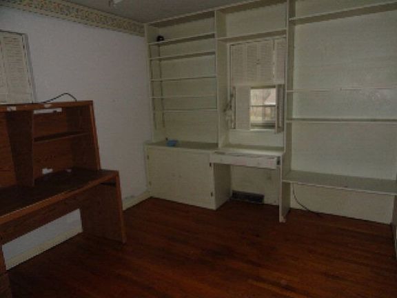 5th image of 711 Washington St