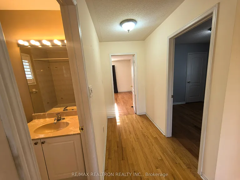 18 Nantucket Dr #MAIN 2ND FLOOR — Photo 27