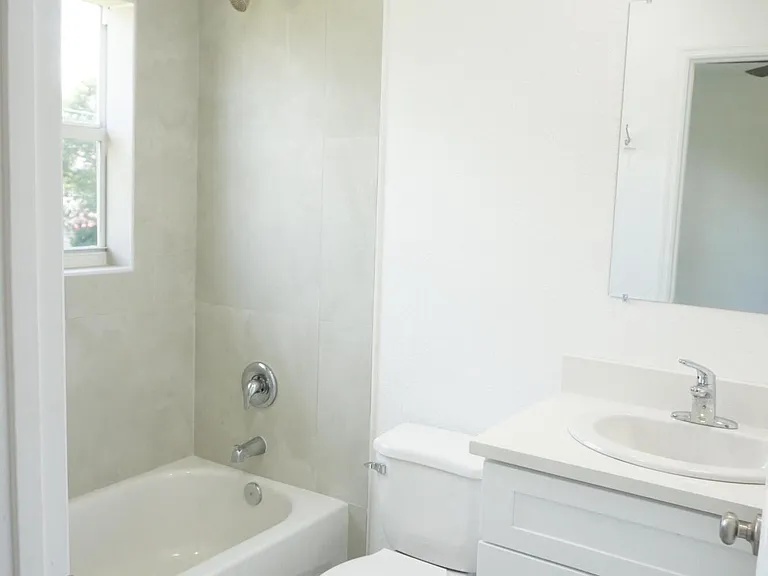 1173 W 28th St #2 — Photo 8