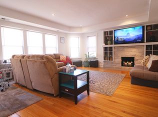 2209 W Arthur Ave #B, Chicago, IL 60645