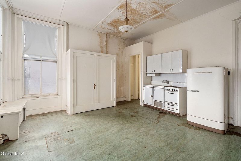 35th image of 93 Ten Broeck Street