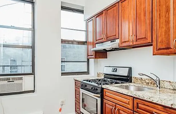 Rented by Laterra Real Estate | media 6