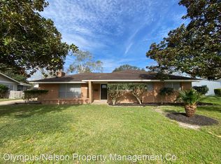 1103 E Cedar St, Angleton, TX 77515