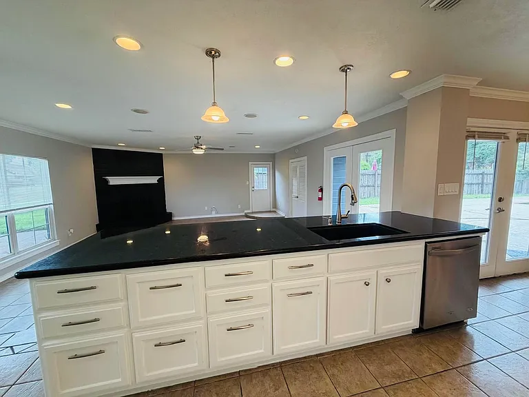 5080 Browning Dr — Photo 4