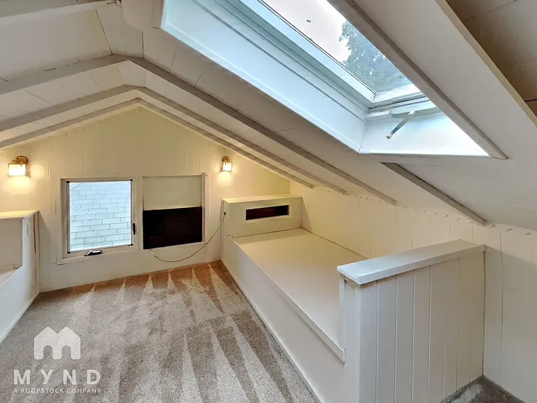 1311 N Alder St — Photo 14