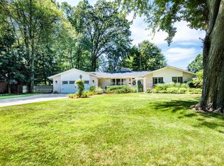 5622 Golden Crst, Stevensville, MI 49127