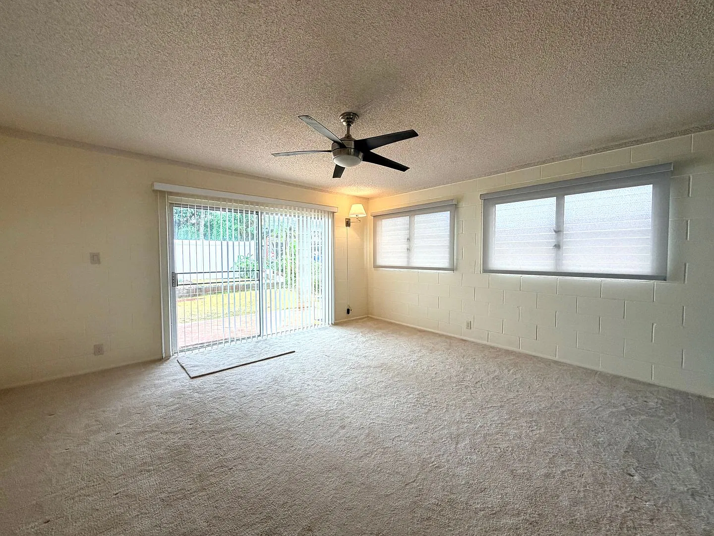 3 Bedroom, 2.5 Bathroom House with Carport — Photo 4