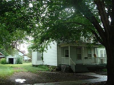 2nd image of 910 Neosho St