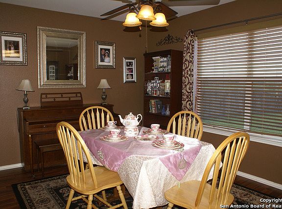 4th image of 2492 Medina Dr