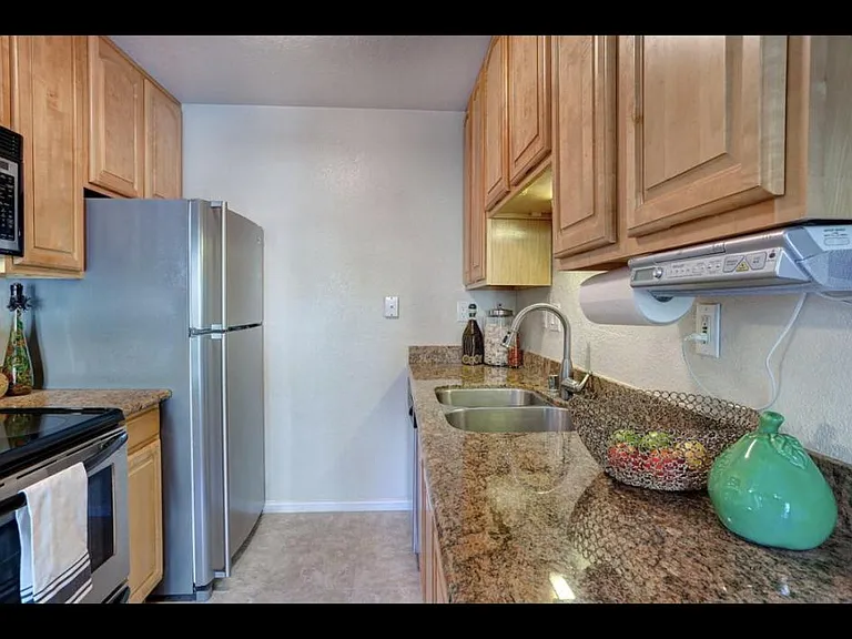 185 Sierra Dr #216 — Photo 16